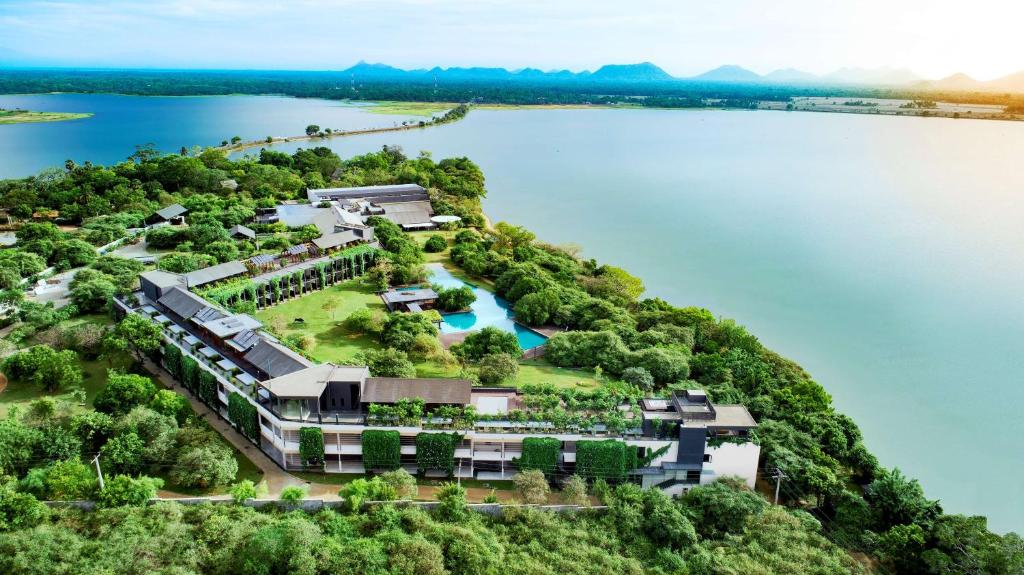 Doubletree by Hilton Weerawila Rajawarna Resort​